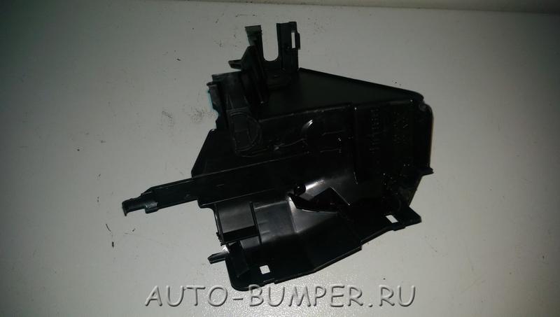 Range Rover 2013-,  Sport 2014- Крышка защелки замка, правая нижняя LR058118