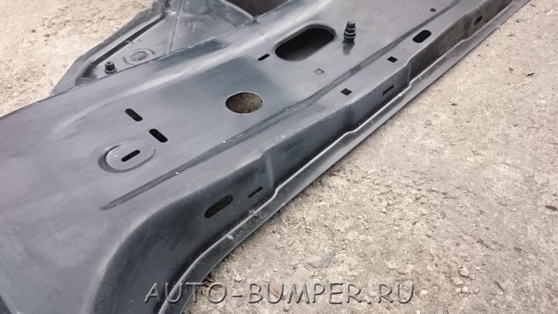 Volkswagen Touareg 2003- Усилитель брызговика, правый передний  7L0805192H