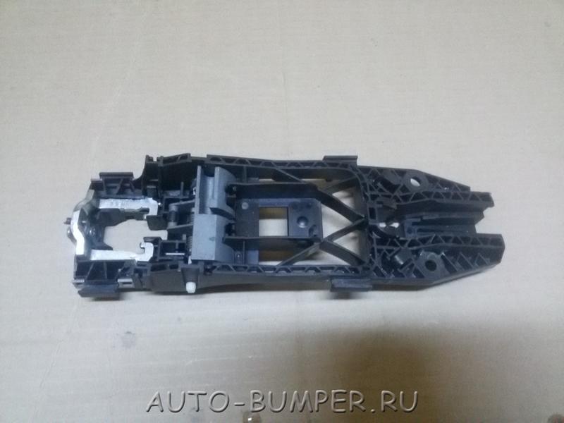 Volkswagen Tiguan 2008- Кранштейн ручки двери передняя левая 5N0837885H