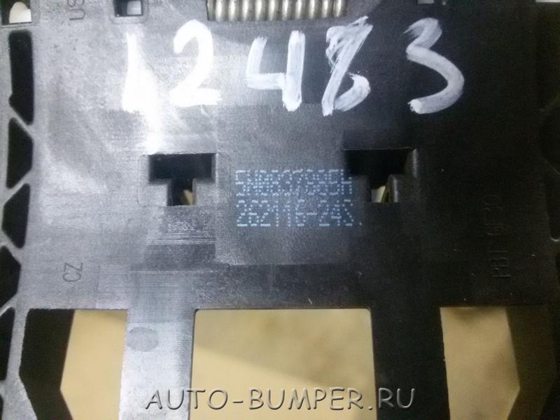 Volkswagen Tiguan 2008- Кранштейн ручки двери передняя левая 5N0837885H