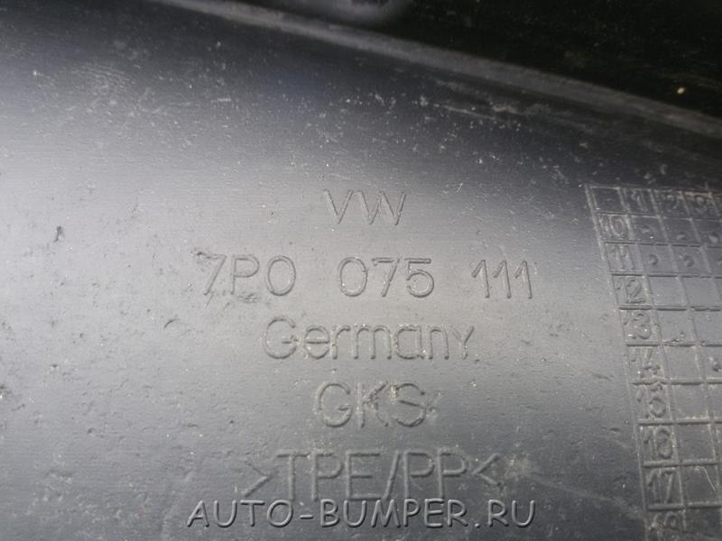 VW Touareg 2011- Брызговик передний правый 7P0075111