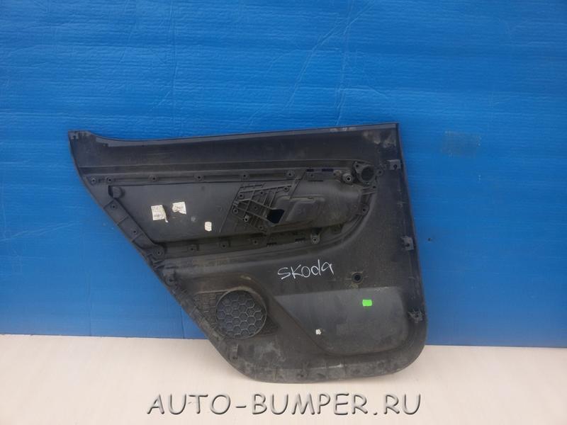 Skoda Fabia 2 обшивка двери задней правой 5J6867212 5J6867210