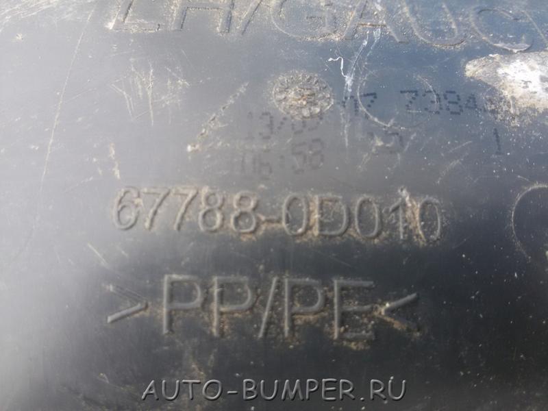 Toyota Yaris Обшивка задней левой двери 67788CD010