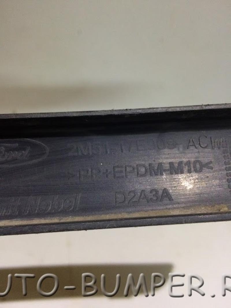 Ford Focus 1 1998- Накладка переднего бампера левая 2m5117e909