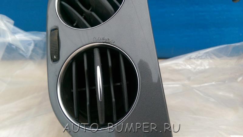 Volkswagen Tiguan  2011- Накладка магнитолы с дефлектором 5N0858069J CIU