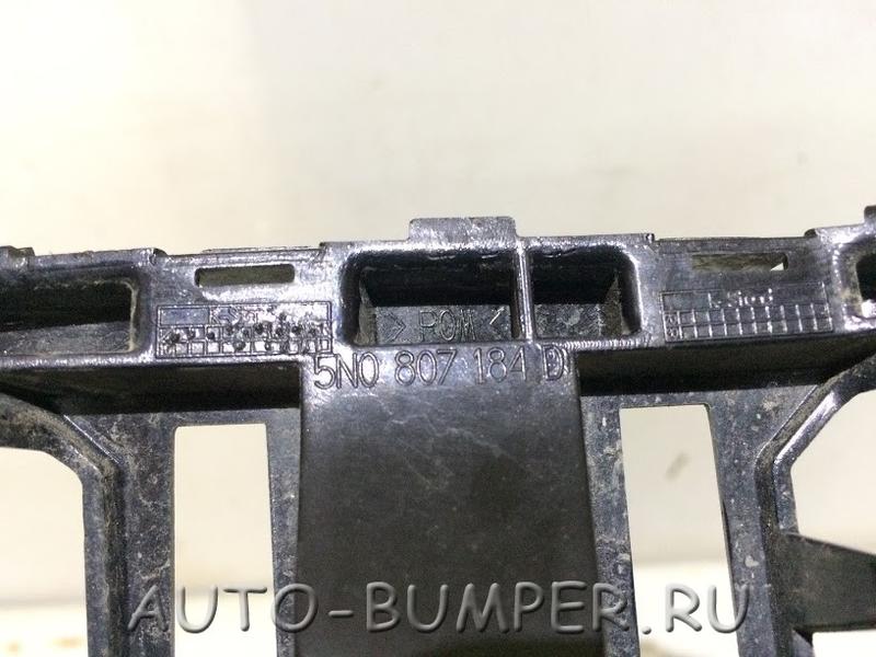 Volkswagen Tiguan 2011- Направляющая переднего бампера правая 5N0807184D 5NU807184