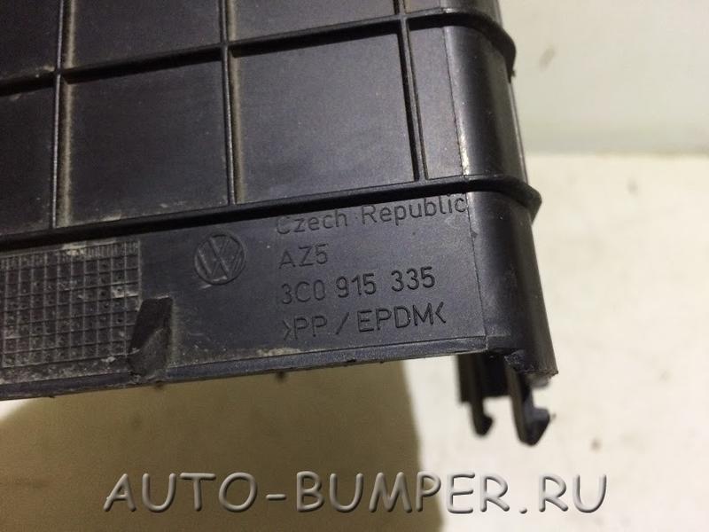 VW Passat 2005- Корпус аккумулятора 3C0915335