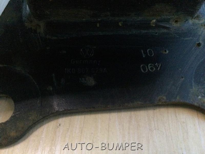 Volkswagen Golf 5 2005- Усилитель заднего бампера  1K0807629A 1K0807305C