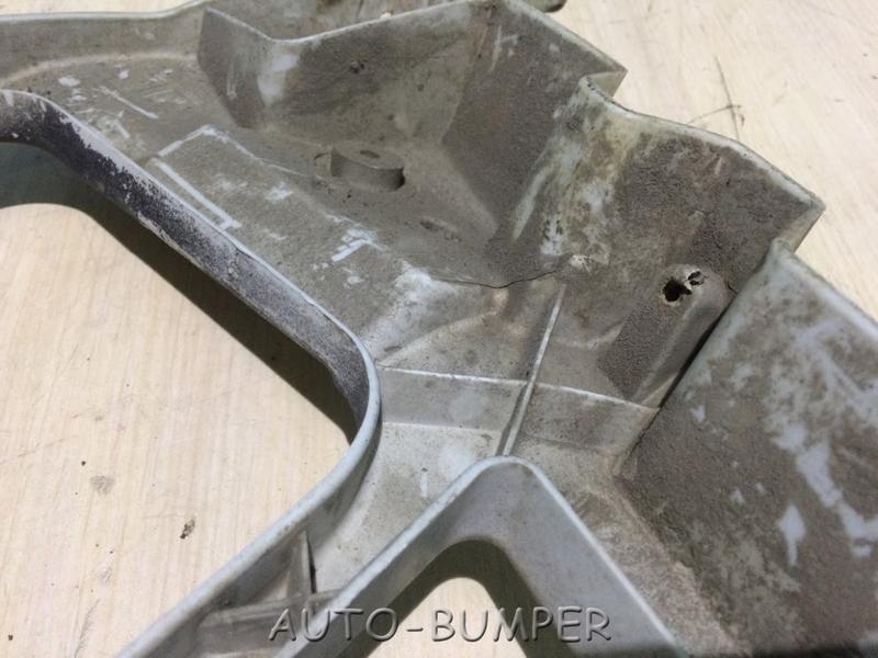 Ford Focus 2 Хэтчбэк 2005- Крепление бампера заднего правое 4M51A17E850, 1434190, 1343859