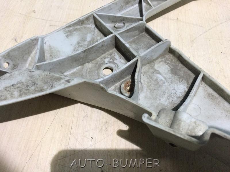 Ford Focus 2 2005 (Sedan)- Кронштейн заднего бампера левый 5M51F17E851AH, 5M51F17E851AJ, 1549588