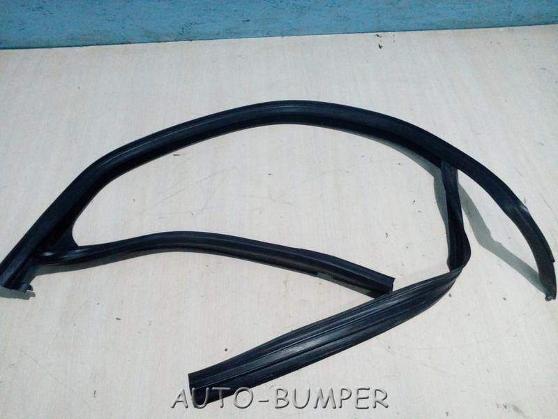 Volvo XC60 2010- Уплотнитель стекла двери передней правой 31479777, 30762366, 31352213
