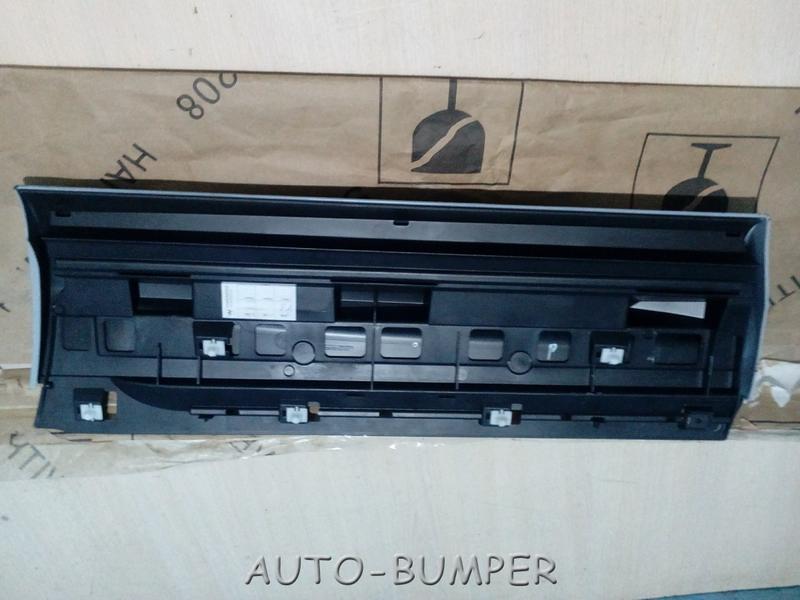 Volkswagen Touareg 2011- Накладка двери задней правой 7P6854950H 7P6854950HGRU