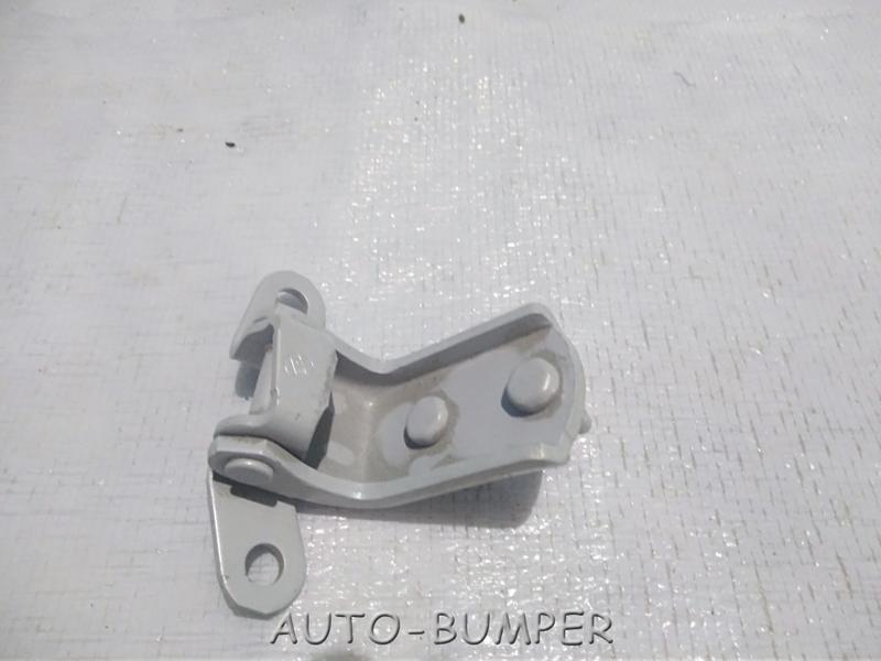 Toyota Corona ST210  петля двери правая  6873012110