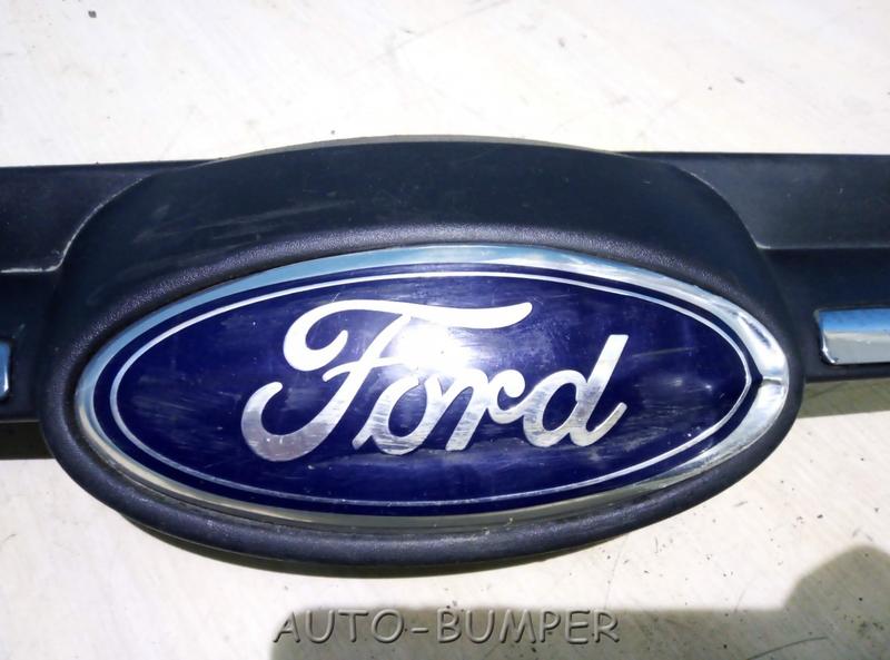 Ford Focus 3 2012- Решетка радиатора ( Накладка )  BM51BA133B BM51-BA133-B BM518200B BM51-8200-B