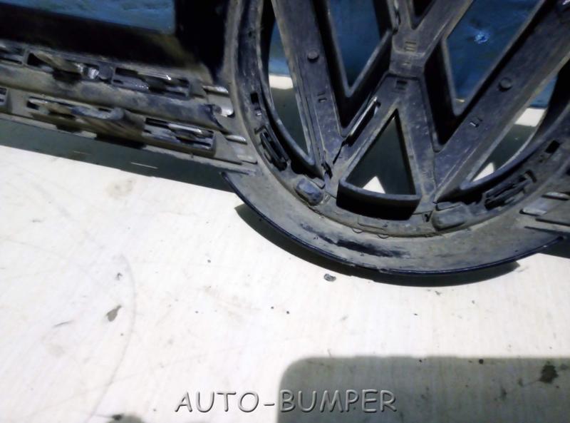 Volkswagen Tiguan  2011- накладка на решетку 5N0853655