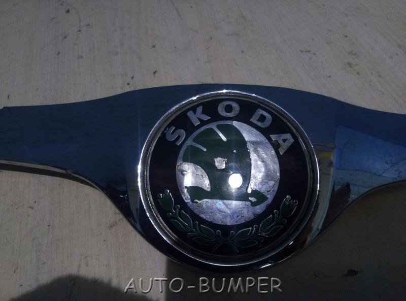 Skoda Fabia 2007- Накладка на капот хромированная с эмблемой 5J0 853 633 5J0853633