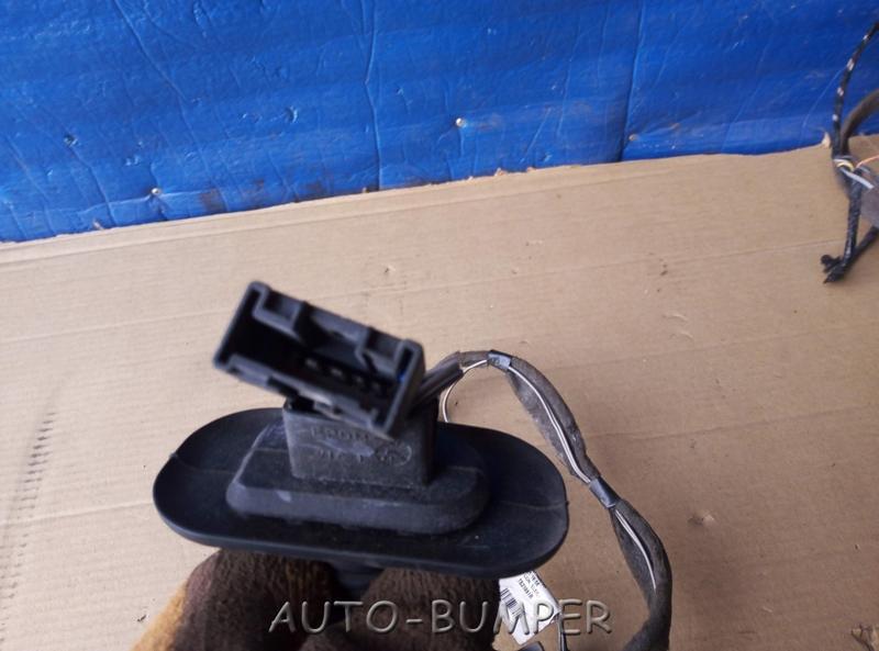 Renault Megane II 2004- Проводка двери задняя правая  8200217368