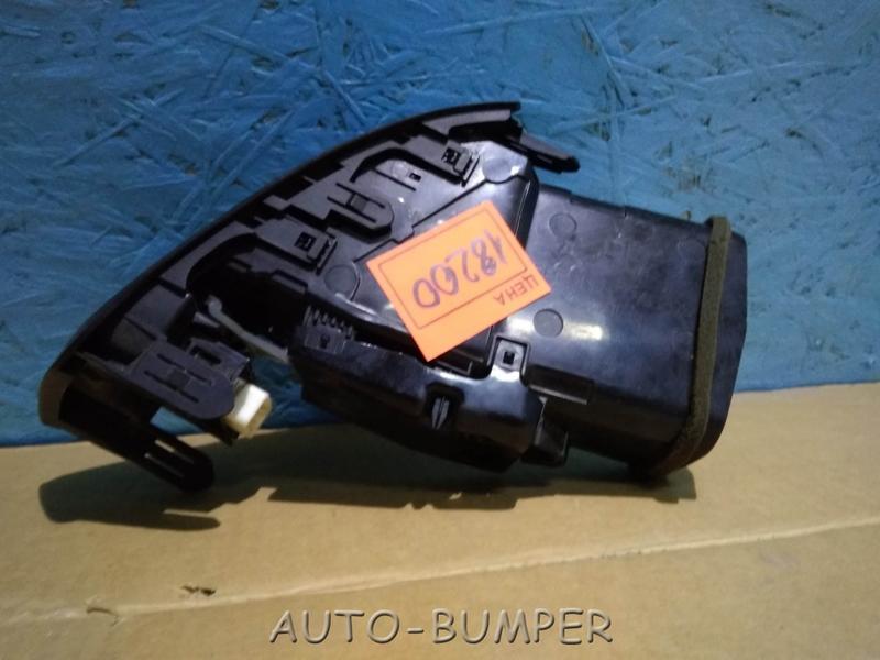 Toyota Land Cruiser 200 2007- Дефлектор воздушный правый центральный 5568760100, 5568060130