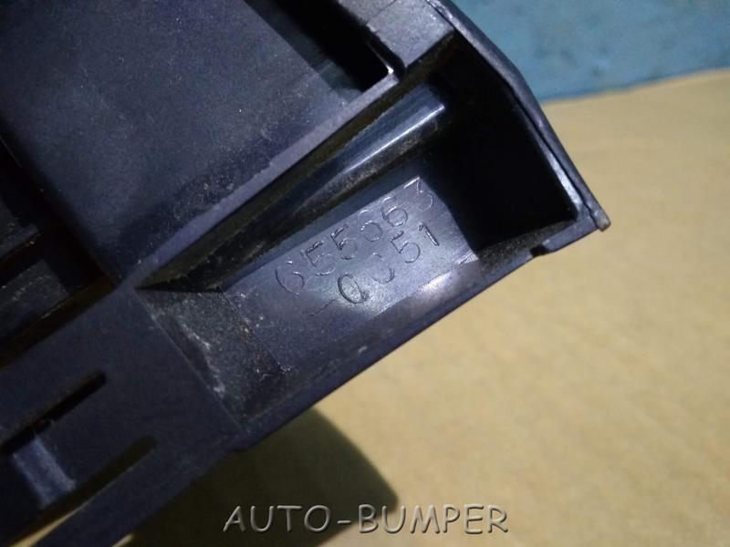 Toyota Land Cruiser 200 2007- Дефлектор воздушный правый центральный 5568760100, 5568060130