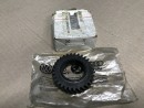 VW Golf 2006- Шестерня 4-й передачи  013311149