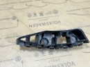 VW Jetta 2011- Крепление переднего бампера 5CU807184
