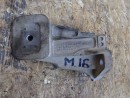 Range Rover Sport,  Land Rover Discovery, Jaguar XF 3.0TDI 2010- Кронштейн двигателя левый  AH226061BA LR074105