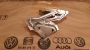 Volkswagen Touareg 2007- петля капота левая 7L6823301B