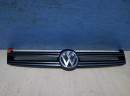 Volkswagen Tiguan  2011- накладка на решетку 5N0853655